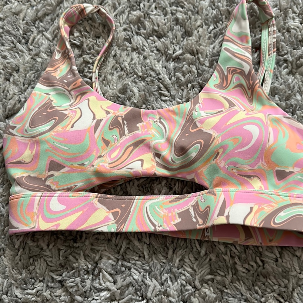 gym cut out sports bra